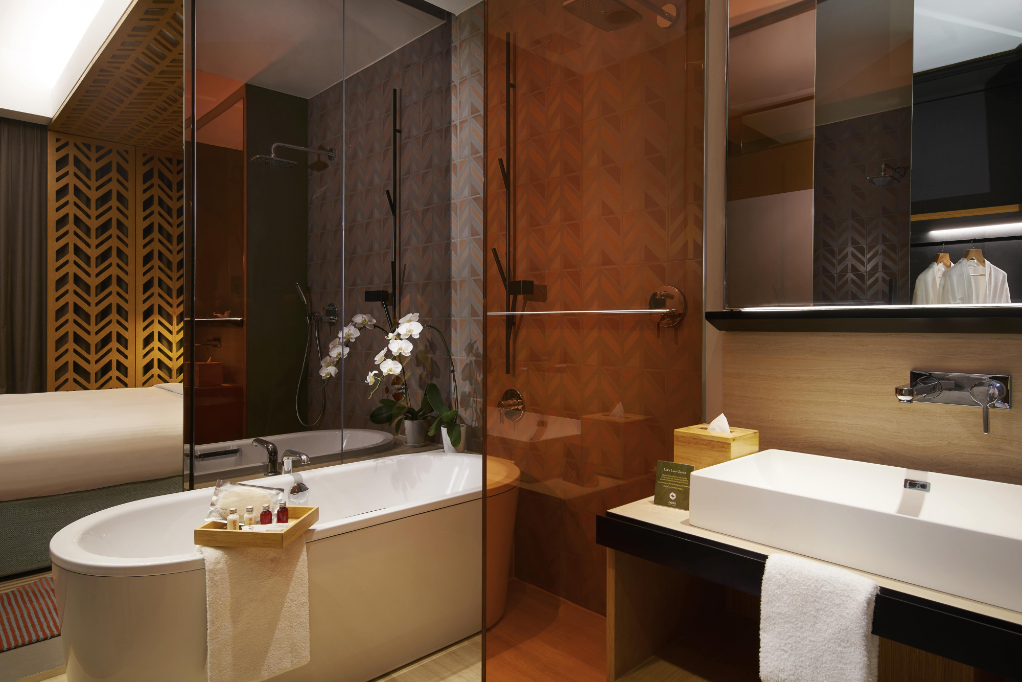 Oasia Hotel Downtown Singapore   Club Room bathroom min